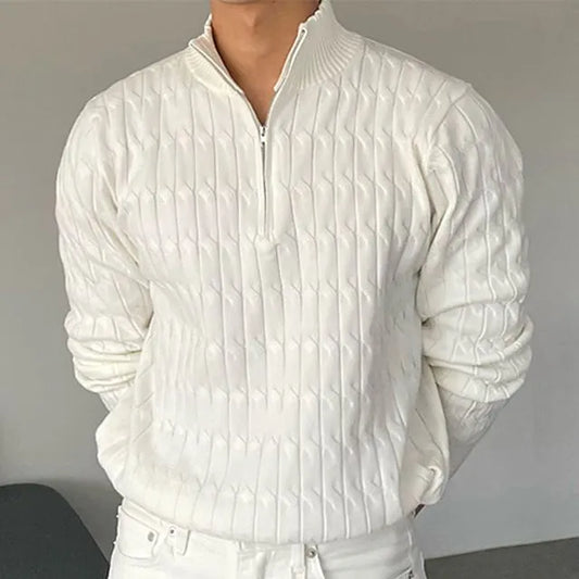 Herren-Halbzip-Pullover mit welligem Zopfmuster und hohem Kragen