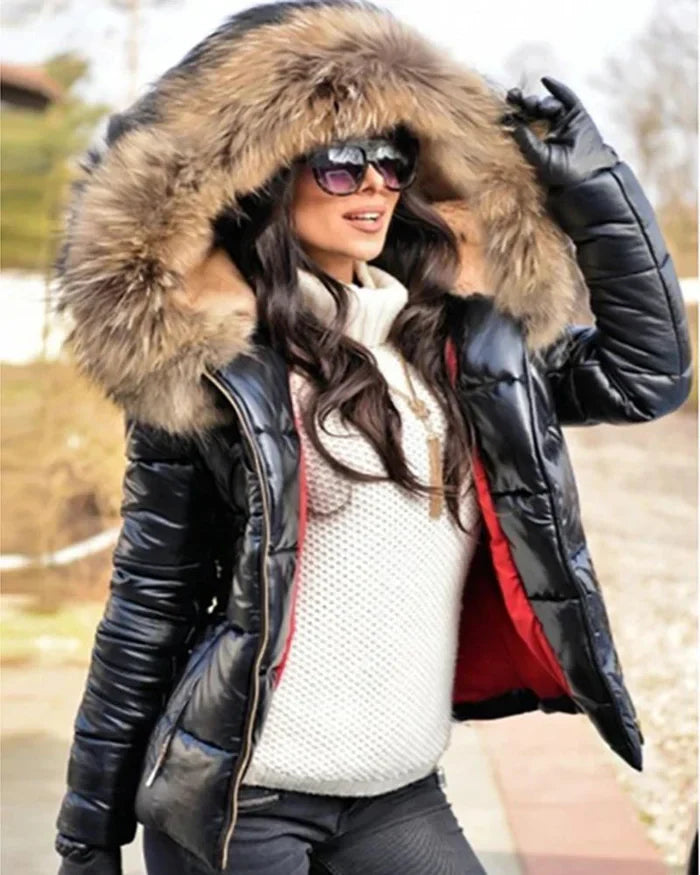 Taillierte Winterjacke mit Kunstfellkapuze | Ideal für den Winter