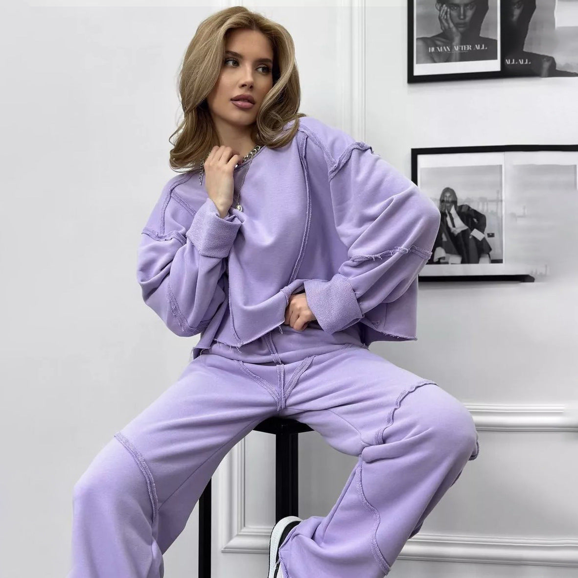 Damen-Strickset für den Herbst mit langärmligem Pullover und Hose mit geradem Bein und Einsatzdetails