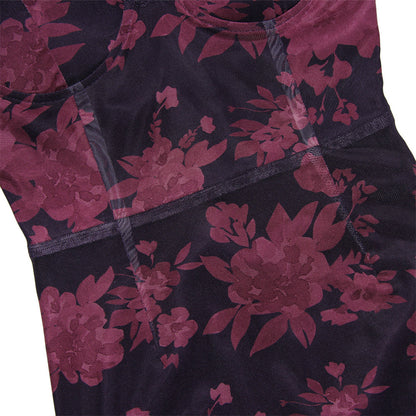 Damenkleid mit floralen Mustern in Lila und Rosa, ärmellos, elegantes Design, ideal für Abendveranstaltungen und Partys.
