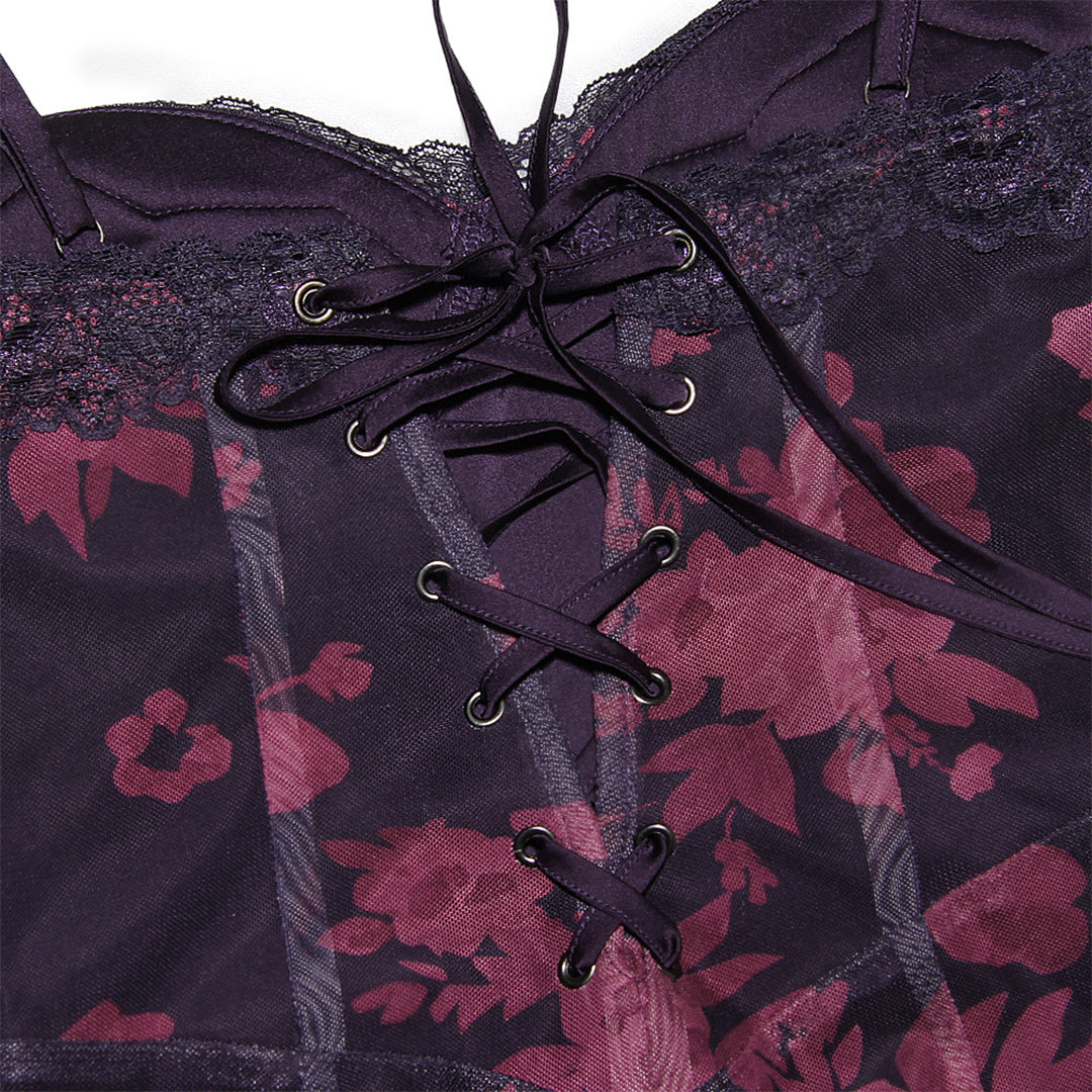 Lila Spitzen-BH mit floralen Mustern und Schnürung, elegante Damenunterwäsche, verführerisches Dessous-Design, sinnliche Mode.