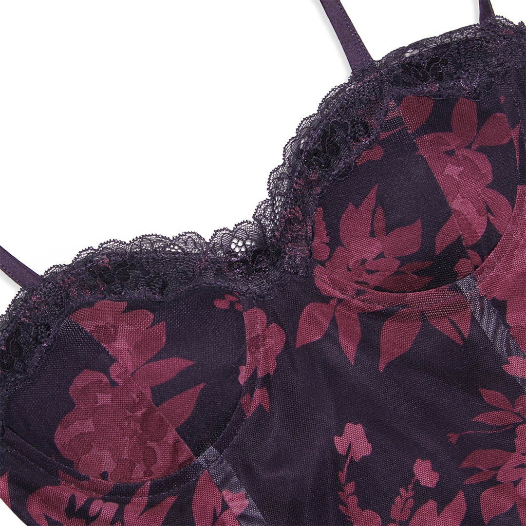 Damen-Spitzen-BH in Dunkelviolett mit floralen Mustern, verstellbaren Trägern und zarter Spitze. Elegante Dessous für stilvolle Mode.