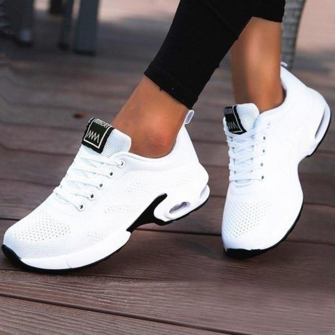 Damen Walkingschuhe mit Slip-On-Design, gepolsterter Sohle und atmungsaktivem Mesh
