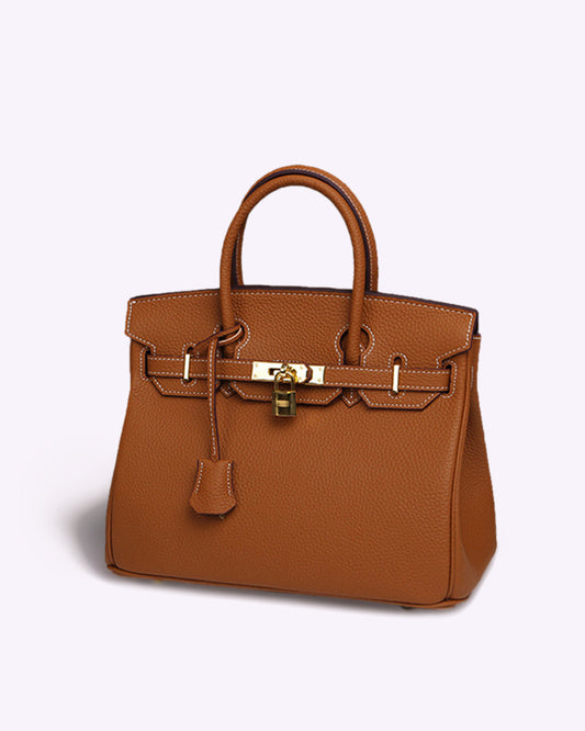 Luxuriöse braune Lederhandtasche mit goldener Schnalle und Henkeln, elegantes Design, hochwertige Modeaccessoires für Damen.