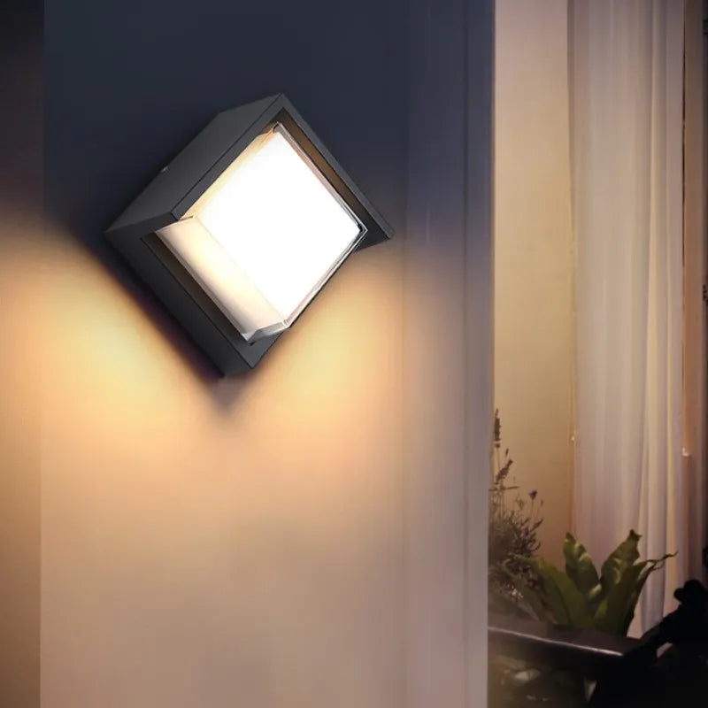 Wetterfeste LED-Wandleuchte mit Bewegungssensor