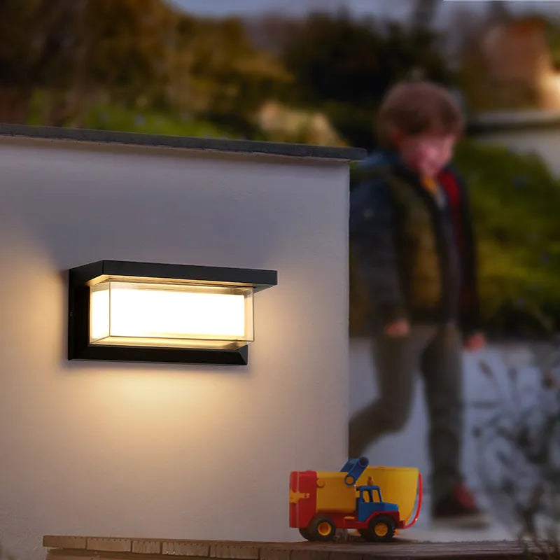 Wetterfeste LED-Wandleuchte mit Bewegungssensor