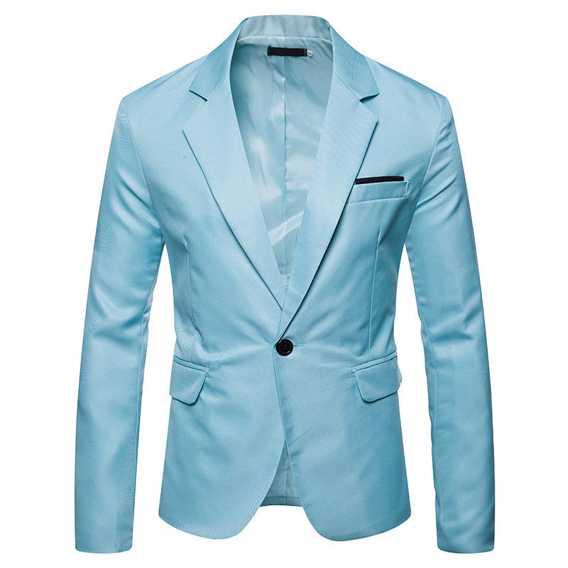 Hellblauer Herrenblazer mit Ein-Knopf-Verschluss, Reverskragen und Brusttasche. Eleganter Anzugjacke für formelle Anlässe.