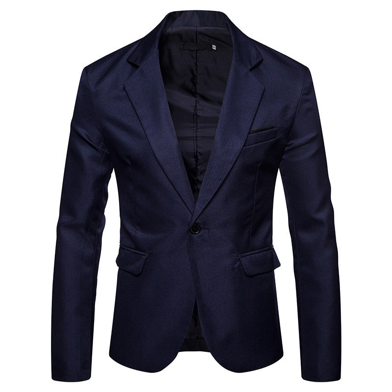 Dunkelblauer Herrenblazer, einreihig, mit zwei Pattentaschen und Brusttasche. Eleganter Anzugjacke für formelle Anlässe.