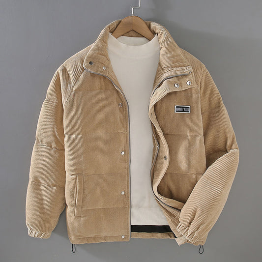 Isolierte Winterjacke mit warmem Futter und minimalistischem Design