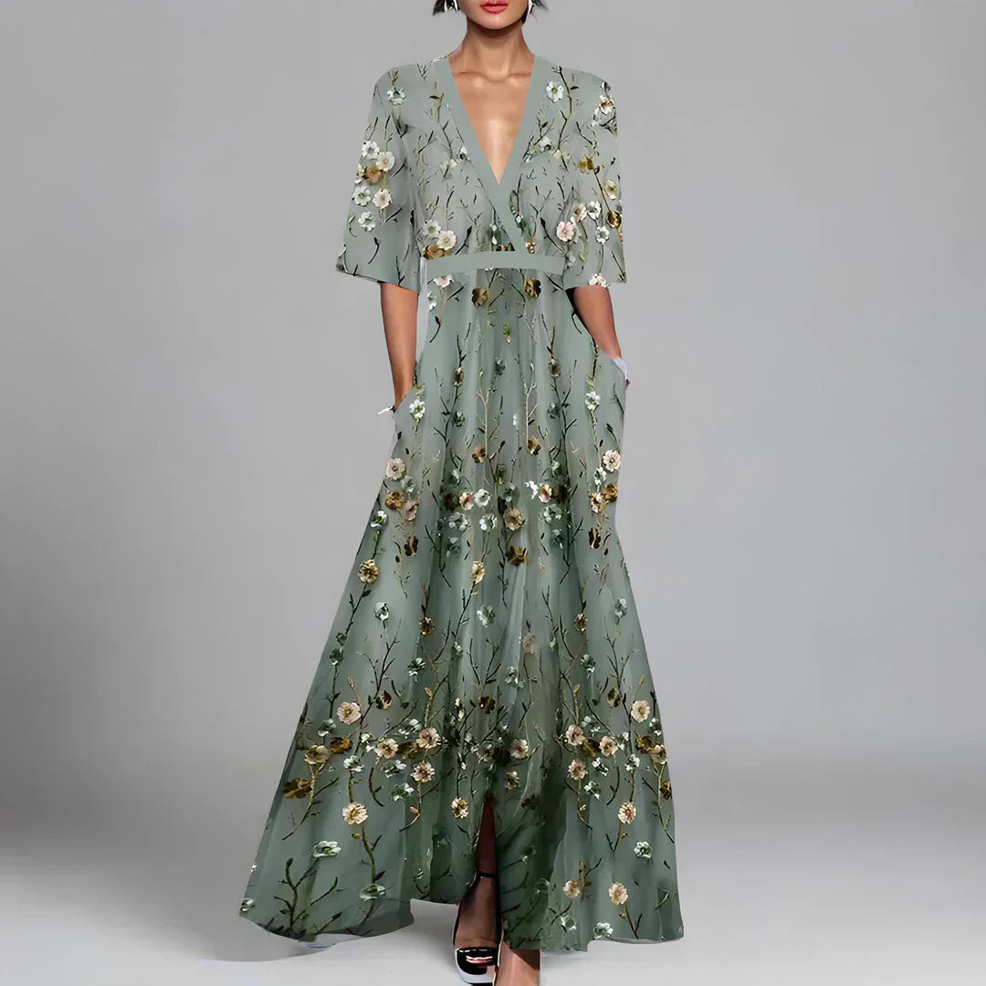 Elegantes langes Kleid mit floralen Stickereien, V-Ausschnitt und kurzen Ärmeln, ideal für Abendmode und besondere Anlässe.