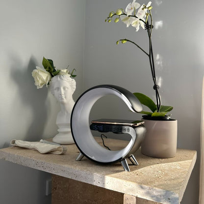 Intelligenter LED-Wecker mit kabelloser Ladestation