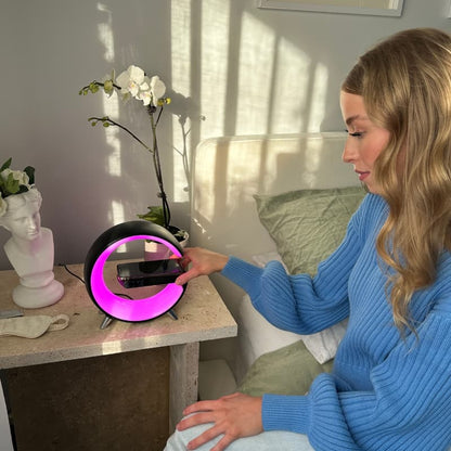 Intelligenter LED-Wecker mit kabelloser Ladestation