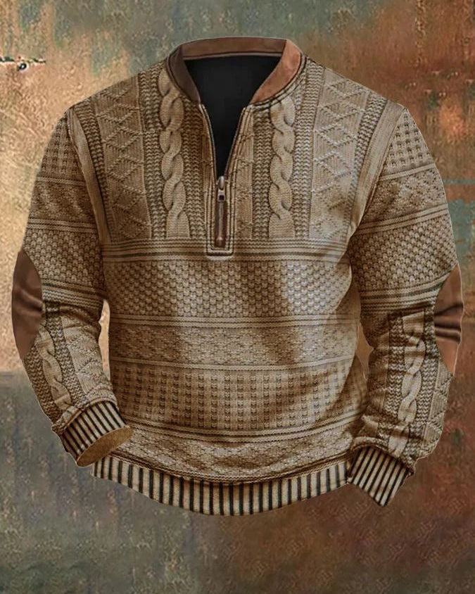Brauner Strickpullover mit Zopfmuster, Reißverschluss und Ellenbogen-Patches vor rustikalem Hintergrund. Herrenmode, Herbstbekleidung, stilvoller Pullover.