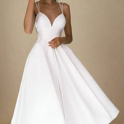 Ärmelloses V-Ausschnitt-Kleid mit feinen Trägern | Ideal für den Sommer