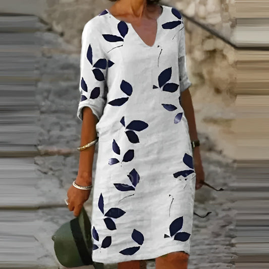 Sommerkleid mit Blätterdruck und fließender Silhouette | Ideal für den Sommer