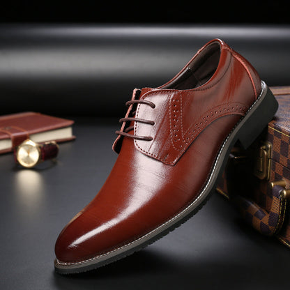 Eleganter brauner Lederschuh für Herren mit Schnürung, ideal für formelle Anlässe. Hochwertige Verarbeitung, stilvolles Design, klassischer Look.