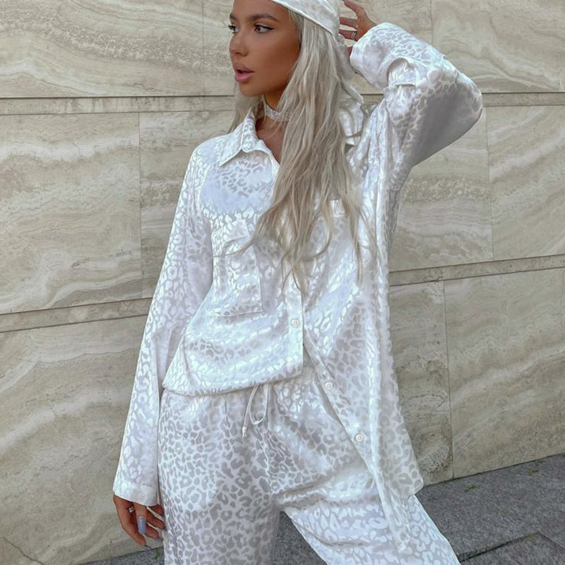 Damen Pyjama-Set mit Leopardenmuster, Langarm-Button-Up-Top und Bindehose