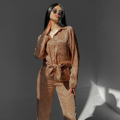 Damen Pyjama-Set mit Leopardenmuster, Langarm-Button-Up-Top und Bindehose