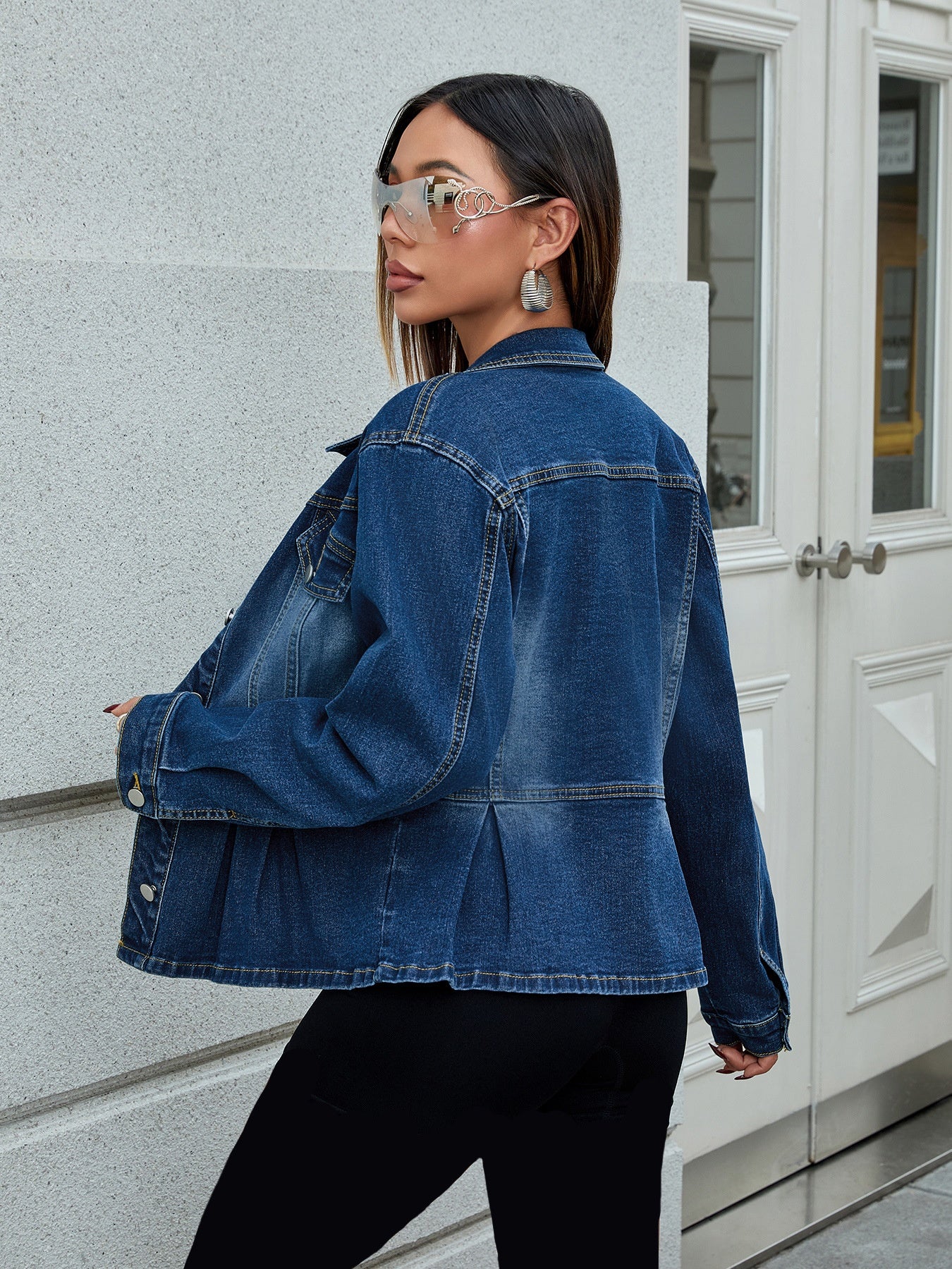 Damen Frühlings-Jeansjacke Kurz mit Verstellbarem Kordelzug in der Taille und Dekorativen Taschen