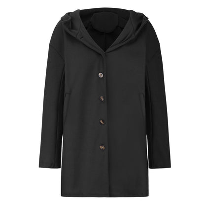 Schwarzer Damenmantel mit Kapuze, Knopfleiste und langen Ärmeln. Eleganter Wintermantel, ideal für kalte Tage. Hochwertige Mode für Damen.