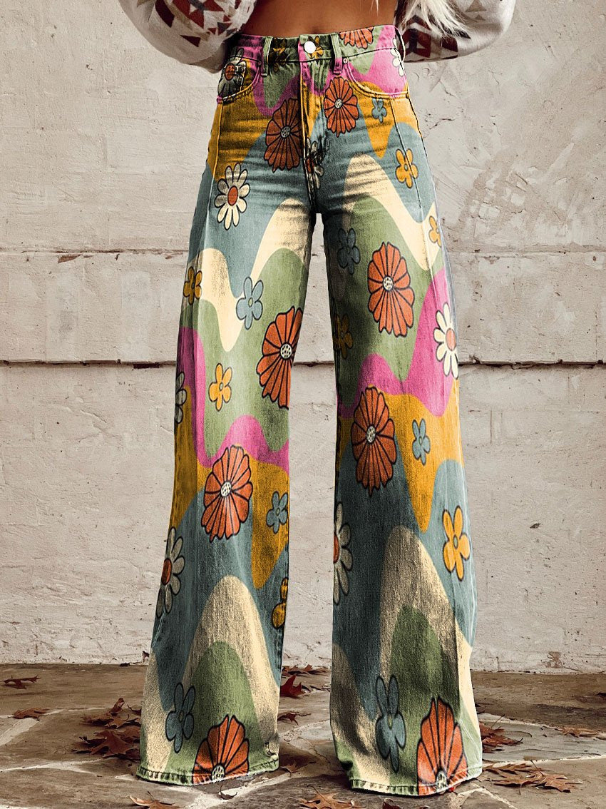 Bunte Schlaghose mit Blumenmuster, Retro-Design, 70er-Jahre-Stil, Damenmode, Vintage-Look, auffällige Muster, modische Statement-Hose.