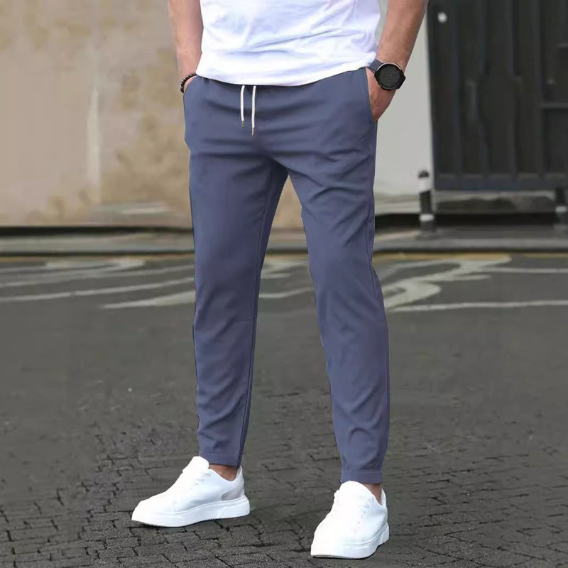 Herren Slim Fit Cropped Straight Pants mit einfarbigem Design