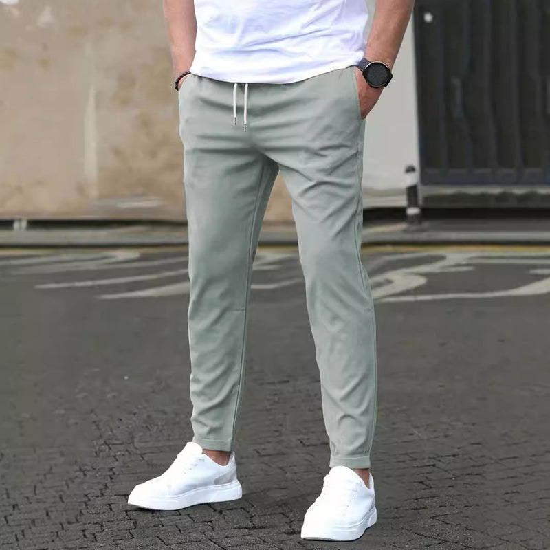 Herren Slim Fit Cropped Straight Pants mit einfarbigem Design