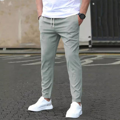 Herren Slim Fit Cropped Straight Pants mit einfarbigem Design
