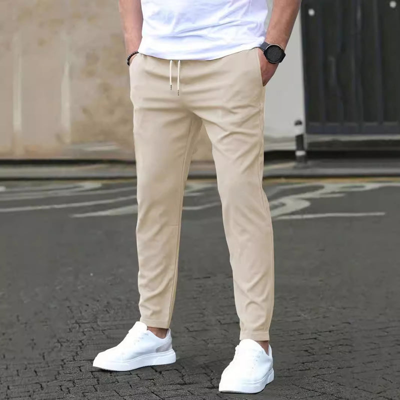 Herren Slim Fit Cropped Straight Pants mit einfarbigem Design