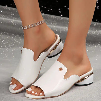 Chunky Heel Sandalen aus Lackleder mit Offener Zehenpartie | Ideal für den Sommer