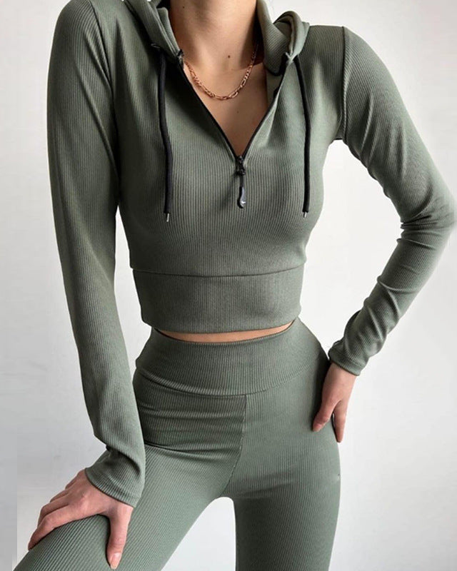 Damen-Set für den Herbst mit Reißverschluss-Hoodie und Strickshirt mit Collage-Nähten