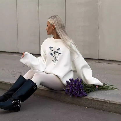 Damen Herbstpullover mit Rundhalsausschnitt, Blumenstickerei, regulärer Passform und langen Ärmeln in Weiß