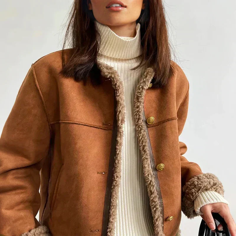 Damen-Winterjacke mit Schaffellfutter, Knopfverschluss und Seitentaschen