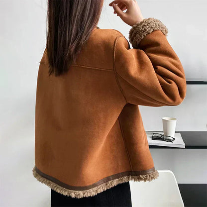 Damen-Winterjacke mit Schaffellfutter, Knopfverschluss und Seitentaschen
