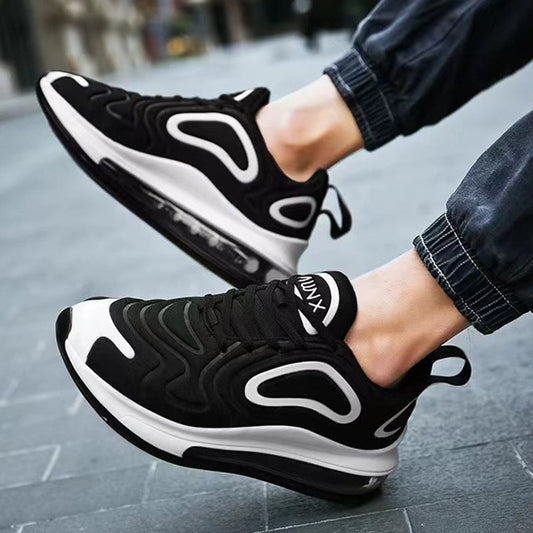 Schwarze und weiße Sneaker auf grauem Boden, moderne Sportschuhe, stilvolles Design, bequeme Turnschuhe, ideal für Freizeit und Sport.