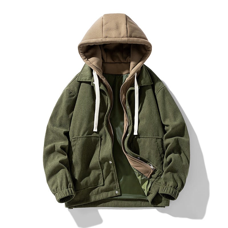 Grüne Cordjacke mit Kapuze, Reißverschluss und Kordelzug. Modische Herrenjacke für Herbst und Winter. Bequeme, warme Oberbekleidung.