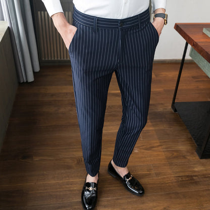 Herren-Anzughose mit Slim Fit, Streifenmuster und geradem Bein