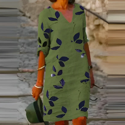 Sommerkleid mit Blätterdruck und fließender Silhouette | Ideal für den Sommer