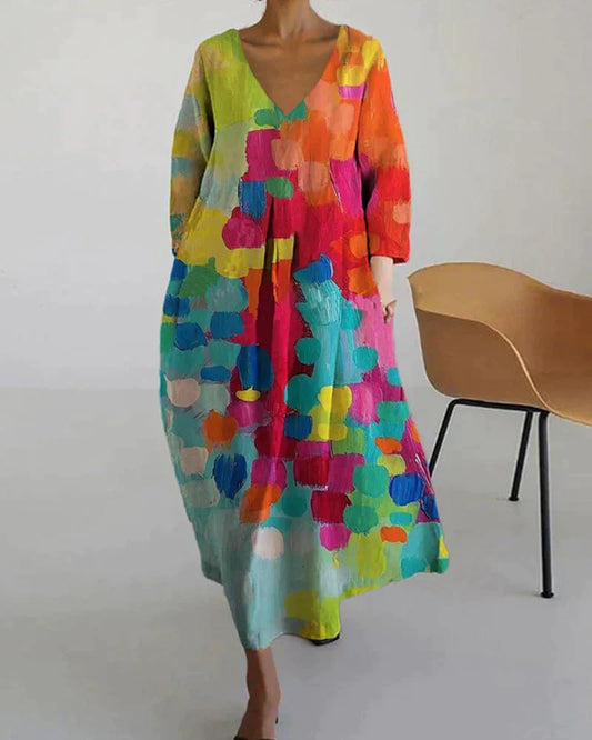 V-Ausschnitt-Kleid mit farbenfrohem Print | Perfekt für den Frühling
