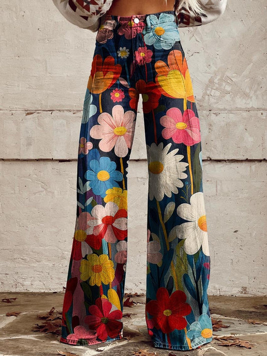 Bunte Schlaghose mit Blumenmuster, Damenmode, Retro-Stil, lebendige Farben, trendige Boho-Jeans, modische Kleidung, auffälliges Design.
