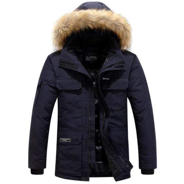 Schwarze Winterjacke mit Kapuze und Kunstfellbesatz, warm gefüttert, ideal für kalte Temperaturen, modisch und funktional.